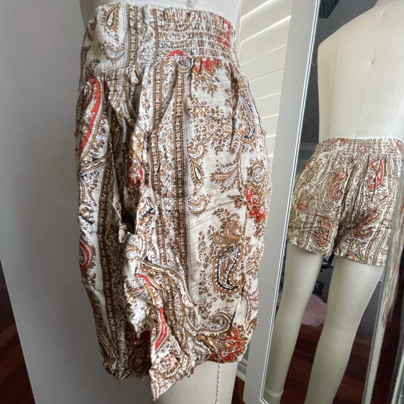 MINKPINK Tan Paisley ‘Prince of Persia’ Shorts M - Picture 6 of 13